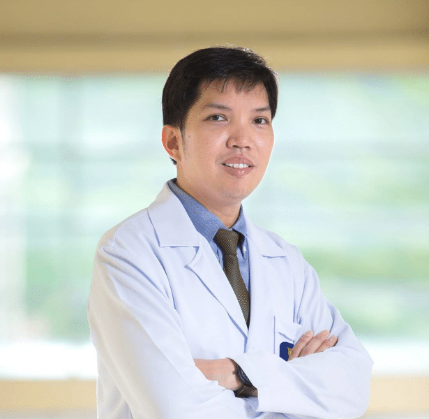Dr Pongsatorn Sanguanchua, an expert plastic surgeon in Bangkok